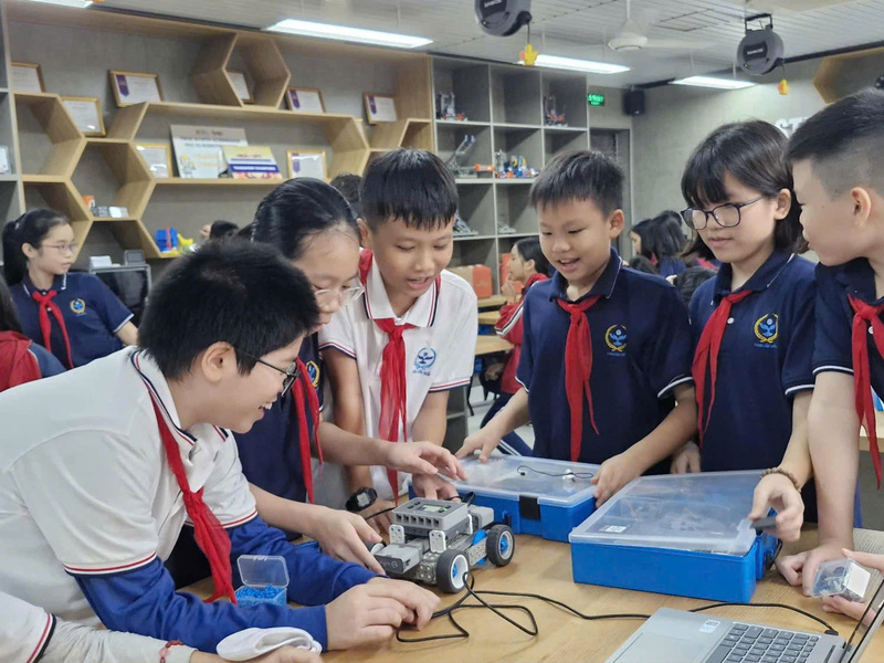Stem Innovation Petrovietnam giúp phát triển trí tuệ và khả năng tư duy, thực hành của học sinh.