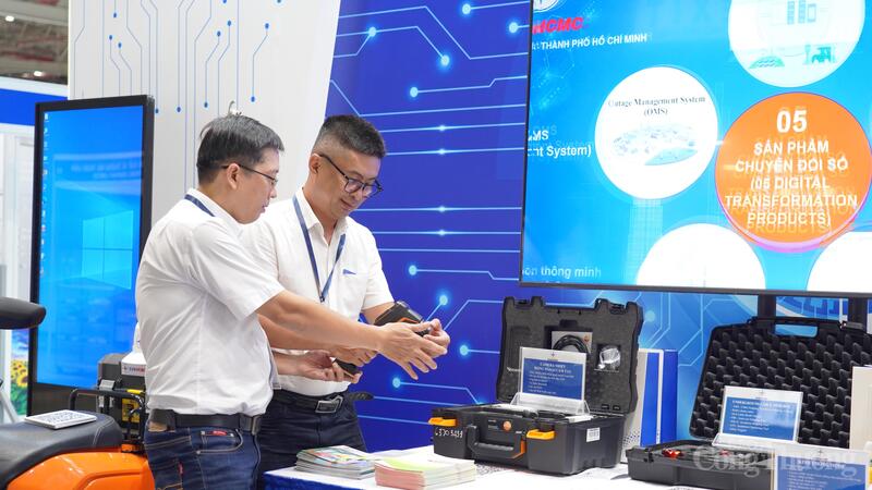 Nhiều sản phẩm điện tiên tiến, công nghệ mới được giới thiệu và trưng bày tại triển lãm. Ảnh: Thanh Minh