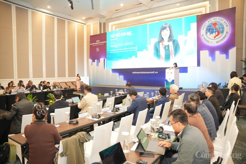 Bà Trần Thu Hằng, Vụ trưởng Vụ Quy hoạch - Kiến trúc, Bộ Xây dựng phát biểu tại hội thảo chuyên đề