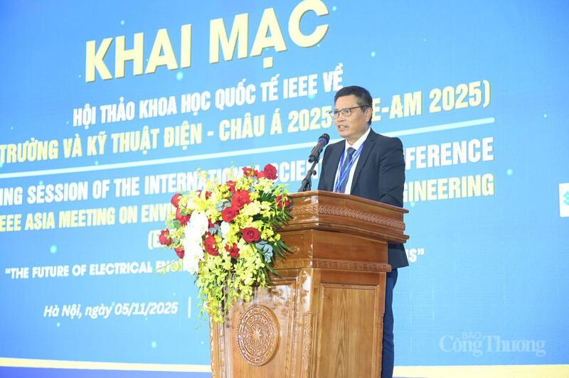 GS.TSKH Trần Quốc Tuấn phát biểu tại hội thảo