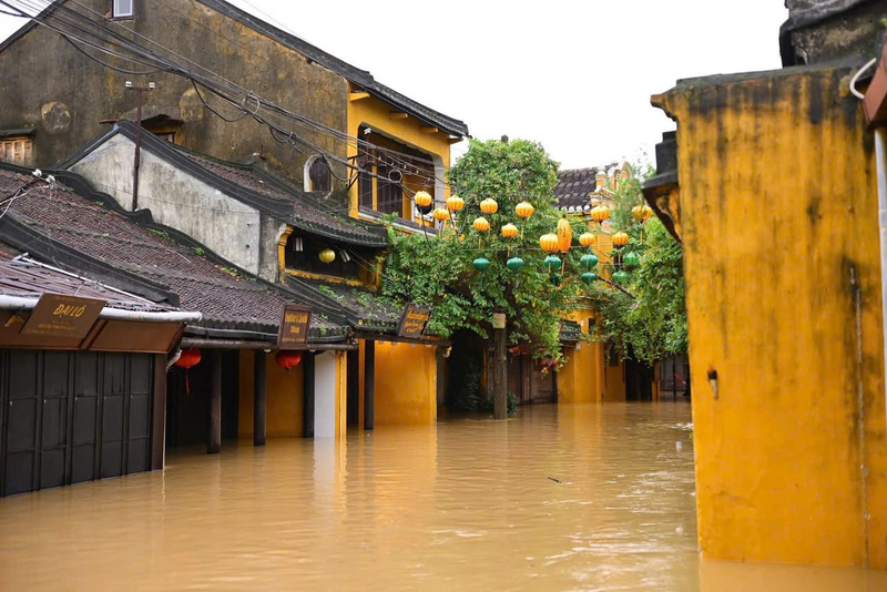 Phố cổ Hội An bị ảnh hưởng nặng nề bởi mưa lũ. Ảnh minh họa