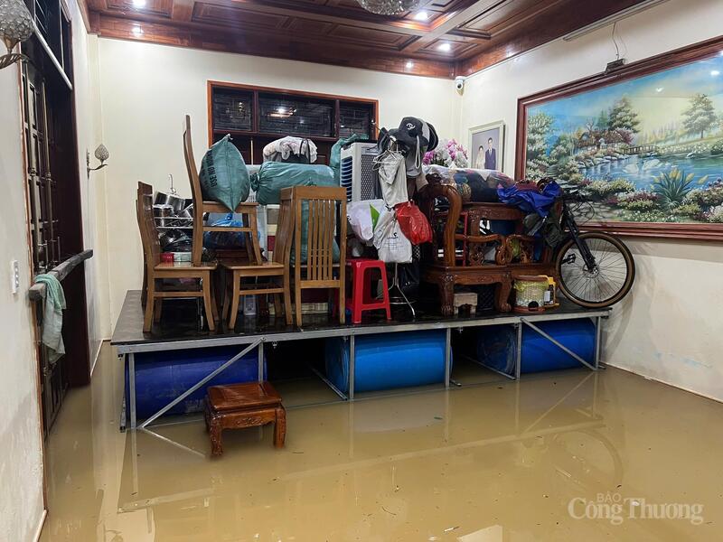 Hệ thống sàn phao chống lũ tại nhà anh Nguyễn Văn Thành Đạt