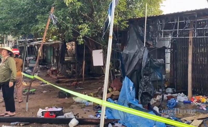 Nhiều tiểu thương mất trắng chỉ sau một đêm.