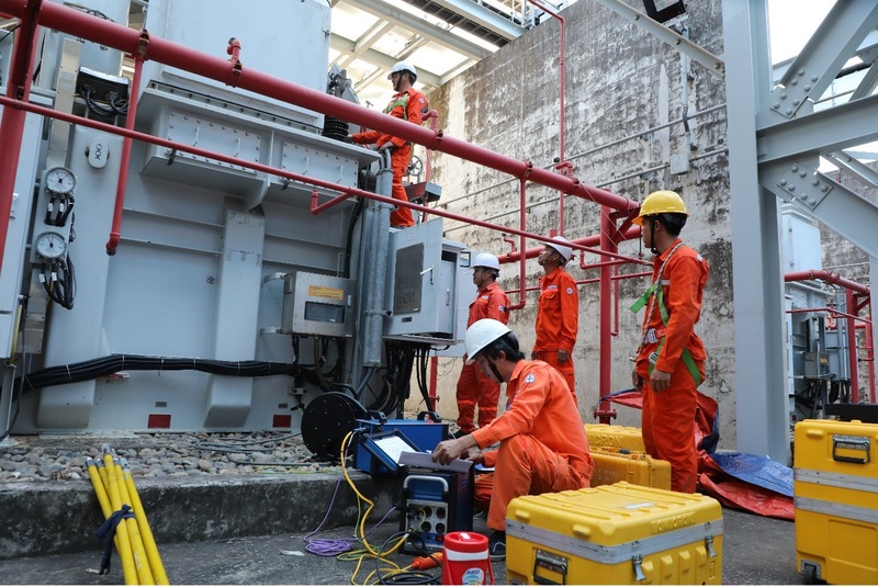 Đại tu tổ máy S3 gồm một khối lượng công việc lớn gồm thí nghiệm, sửa chữa, xử lý các khiếm khuyết của thiết bị. Ảnh: Bình An