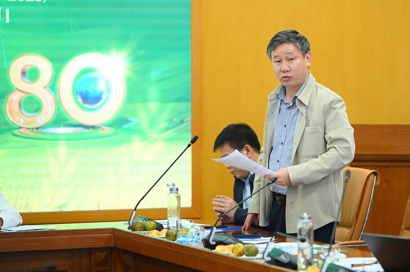 Ông Nguyễn Xuân Ân, Phó Vụ trưởng Vụ Tổ chức cán bộ (Bộ Nông nghiệp và Môi trường) chia sẻ tại buổi họp báo. Ảnh: Tùng Đinh