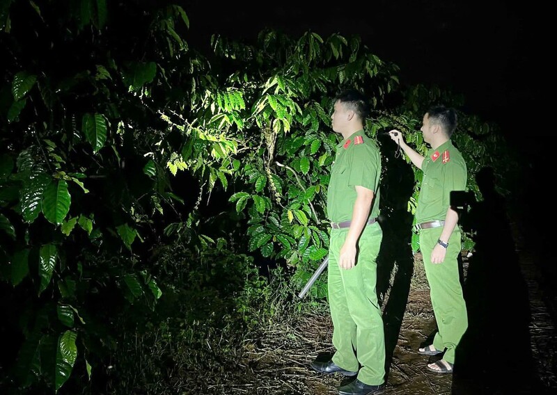 Công an xã tuần tra đêm. Ảnh: CACC