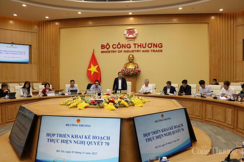 Quang cảnh cuộc họp. Ảnh: Phong Lâm