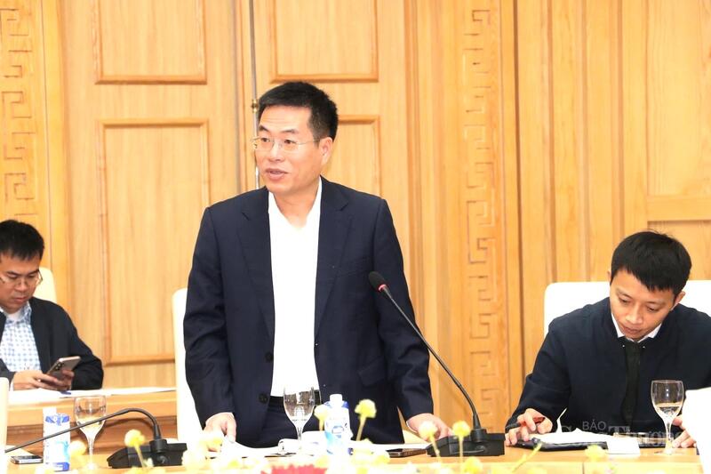 Đại diện Đại học Điện lực phát biểu tại cuộc họp.