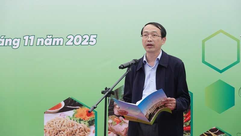 Ông Lê Tiến Dũng, Phó Giám đốc Sở Công Thương Thanh Hóa phát biểu khai mạc phiên chợ.