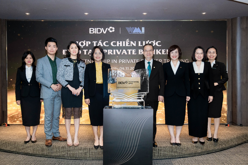 Đại diện BIDV và WMI Singapore tại Lễ ra mắt chương trình hợp tác đào tạo Private Banker