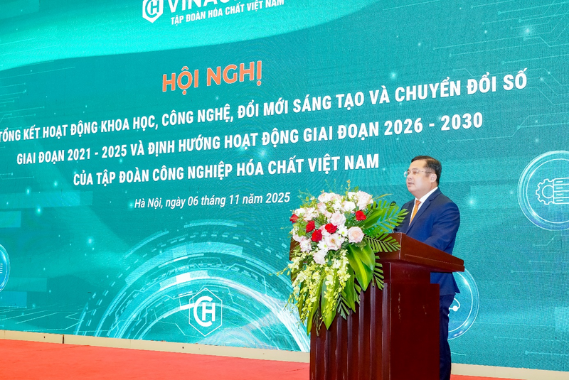 Bí thư Đảng ủy, Chủ tịch Hội đồng thành viên, Tập đoàn Hóa chất Việt Nam Phùng Quang Hiệp phát biểu tại Hội nghị