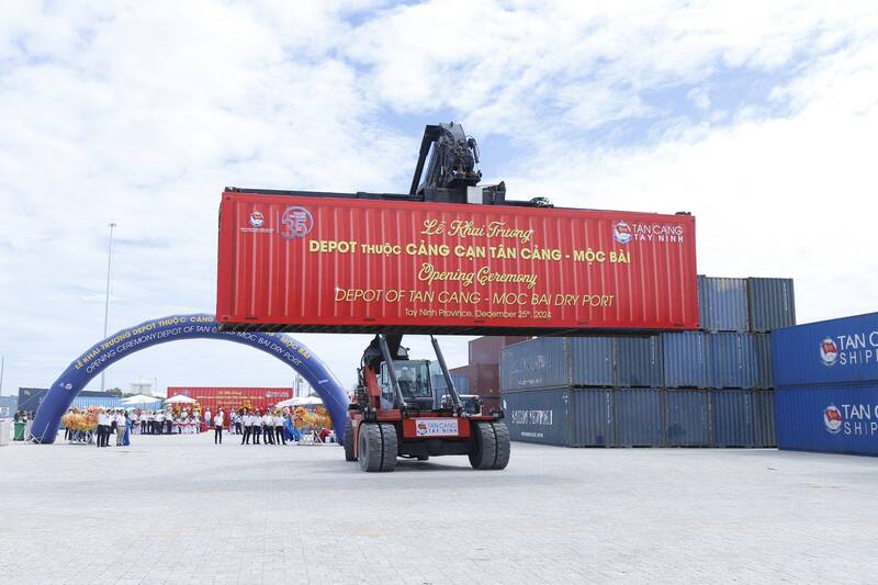 Tan Cang - Moc Bai tørrhavn ble satt i drift for å fremme logistikk i Tay Ninh-provinsen. Foto: Tay Ninh-provinsens elektroniske informasjonsportal
