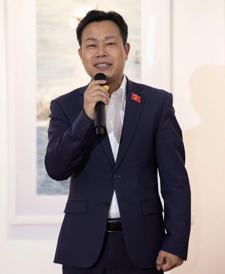 (Thứ trưởng Bộ GD&ĐT Lê Quân bày tỏ niềm tự hào trước sự vươn mình của Trường ĐHSP Nghệ thuật TW cũng như tầm quan trọng của văn hóa, nghệ thuật)