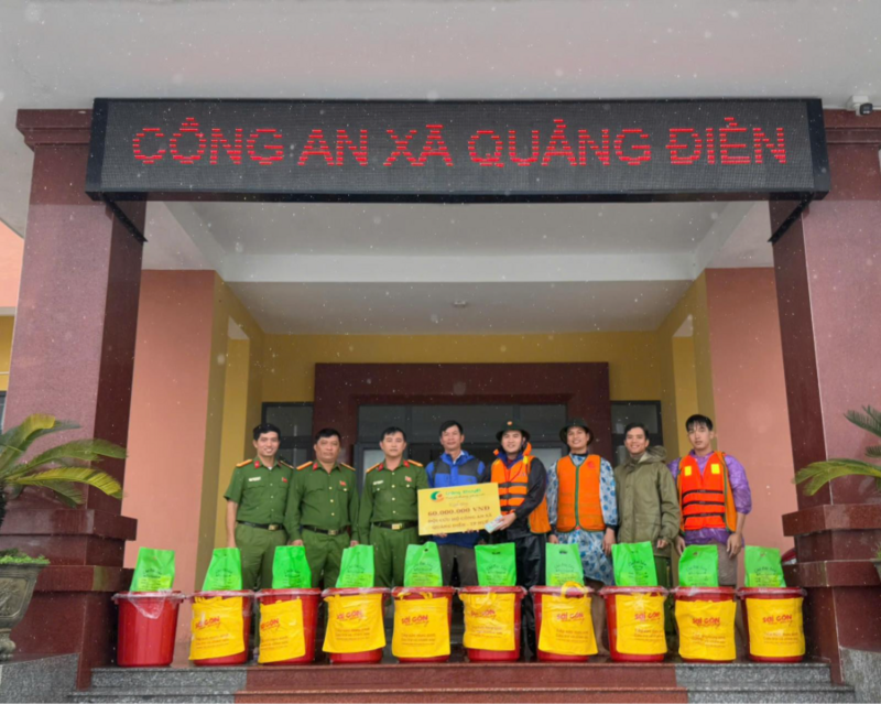 Hỗ trợ đợt 1 đã được trao đến lực lượng cứu hộ Công an xã Quảng Điền (Ảnh Vầng Trăng Khuyết)
