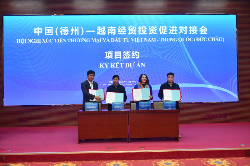 Doanh nghiệp hai nước ký kết các thỏa thuận hợp tác kinh doanh.