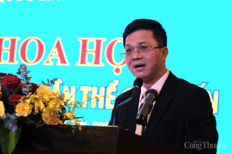 Tiến sĩ Nguyễn Văn Long, Vụ trưởng Vụ Khoa học và Công nghệ (Bộ Nông nghiệp và Môi trường) phát biểu tại hội thảo. Ảnh: Lê Sơn