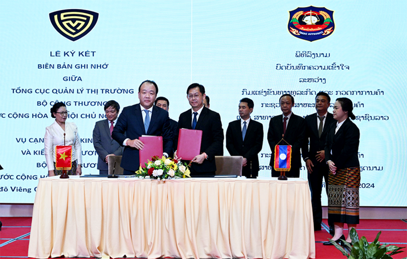 Lễ ký kết Biên bản ghi nhớ hợp tác giữa Tổng cục Quản lý thị trường (Bộ Công Thương Việt Nam) và Vụ Cạnh tranh và Kiểm tra thương mại (Bộ Công Thương Lào) - tháng 4/2024.