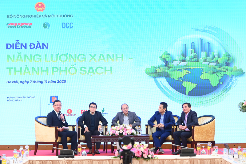 Tọa đàm “Chuẩn khí thải mới – Chìa khóa để thành phố sạch và phát triển bền vững”. Ảnh: Tùng Đinh