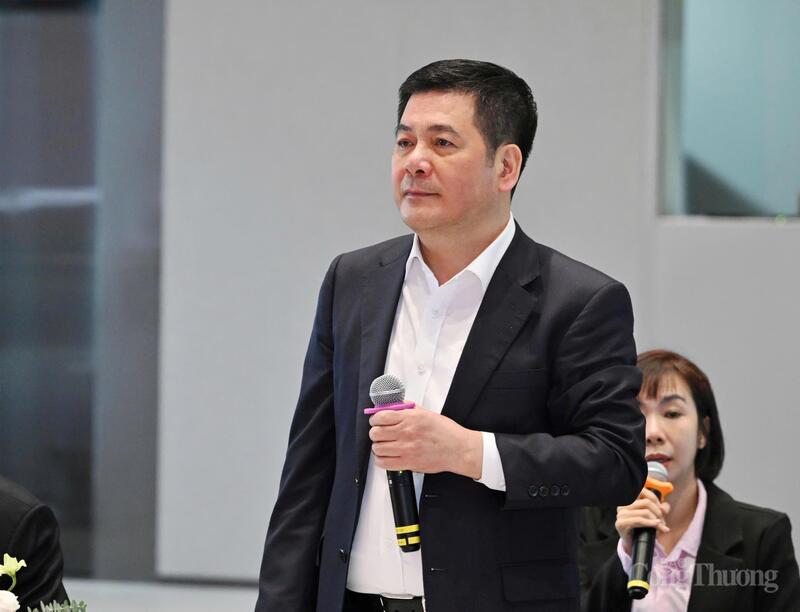 Theo Bộ trưởng, ngành công nghiệp ô tô, công nghiệp điện tử, công nghiệp dệt may da giày là 3 ngành đóng góp tỷ trọng xuất nhập khẩu lớn nhất của Việt Nam trong khoảng 10 năm vừa qua.