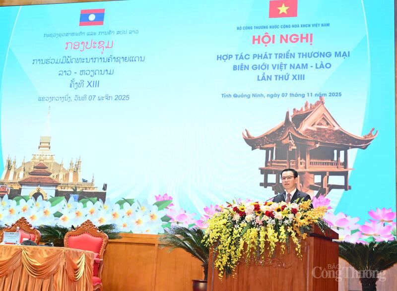 Bộ trưởng Bộ Công Thương Lào Malaythong Kommasith phát biểu khai mạc.