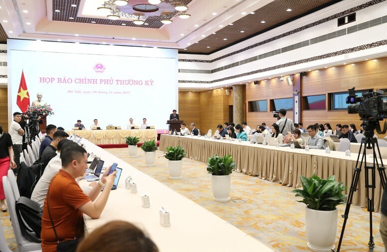 Toàn cảnh họp báo Chính phủ thường kỳ tháng 10/2025 - Ảnh: VGP/QP