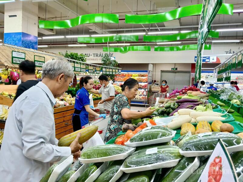 Các siêu thị tại TP. Đà Nẵng bị gián đoạn nguồn cung một số loại rau ăn lá như rau muống, rau cải xanh, tần ô, còn các loại rau củ khác dồi dào, giá cả ổn định do nguồn cung đảm bảo.