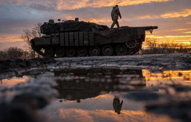 Ukraine đang gặp khó khăn trong việc duy trì nhiều loại phương tiện chiến đấu có nguồn gốc khác nhau. Ảnh: Defense News