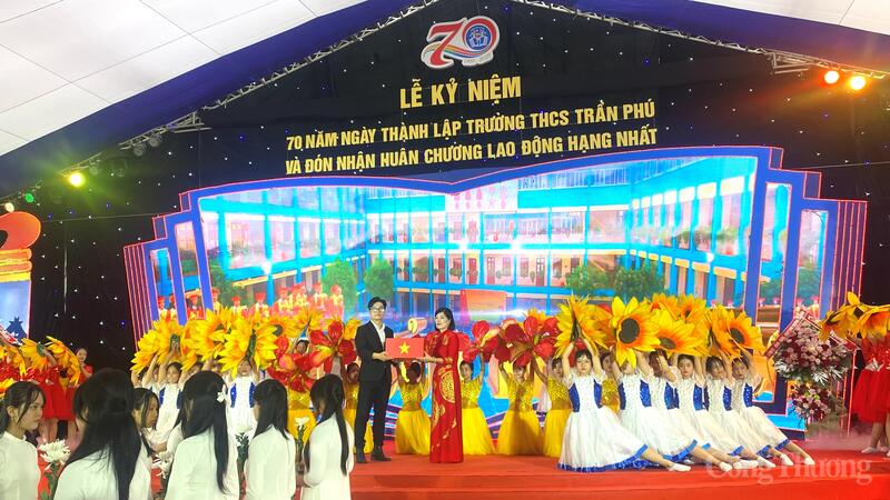 Các tiết mục văn nghệ, thực cảnh đầy tự hào về đồng chí Trần Phú, Tổng Bí thư đầu tiên của Đảng Cộng sản Việt Nam, góp phần làm nên dấu ấn lịch sử trên mảnh đất Hải Phòng anh hùng