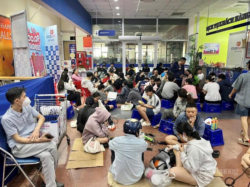 Gratis laddningsstation för batterier på Co.opmart Quy Nhon Supermarket.