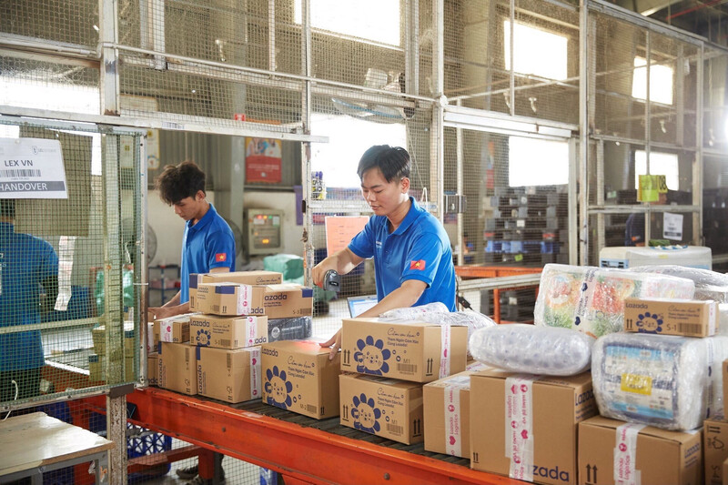 Thương mại điện tử tại Việt Nam đã và đang phát triển nhanh chóng với sự xuất hiện của nhiều mô hình kinh doanh mới. Ảnh minh hoạ.