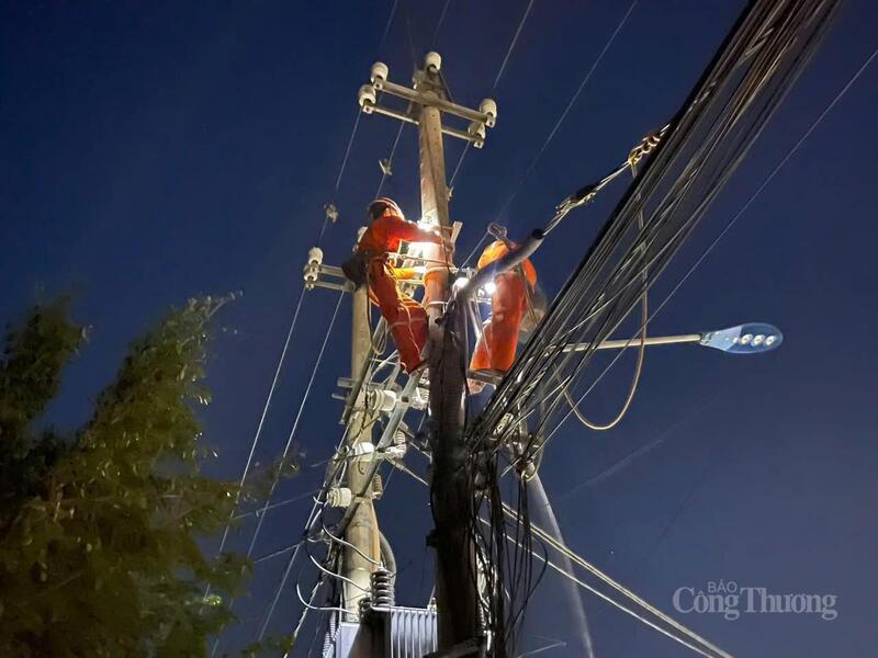 Trong đêm 8/11 và rạng sáng nay (9/11), lực lượng ứng trực của EVNCPC đã khôi phục thêm hơn 90.000 khách hàng tại hai địa phương chịu ảnh hưởng nặng là Gia Lai và Đắk Lắk. Hiện còn gần 370.000 khách hàng tại hai tỉnh này chưa có điện, các đơn vị đang tập trung toàn lực khẩn trương khắc phục để sớm cấp điện trở lại.