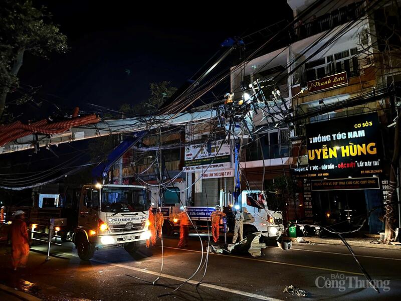 Xuyên đêm hỗ trợ, sớm khôi phục cấp điện cho người dân Gia Lai.