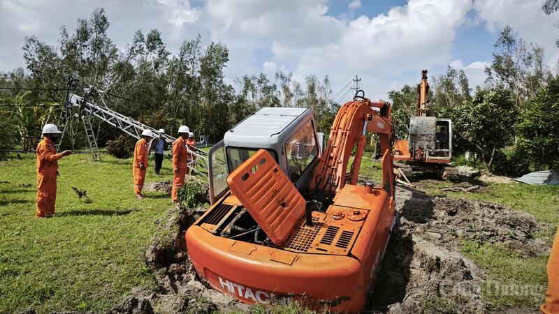 Tính đến đến 6h00 ngày 9/11, Tổng công ty Điện lực miền Trung (EVNCPC) đã khôi phục cấp điện cho hơn 1,28 triệu khách hàng, đạt 77,62% tổng số khách hàng bị mất điện do ảnh hưởng của bão số 13 (Kalmaegi).