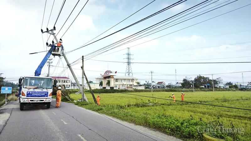 91 cán bộ, công nhân viên Điện lực Đà Nẵng hỗ trợ điện lực Gia Lai.