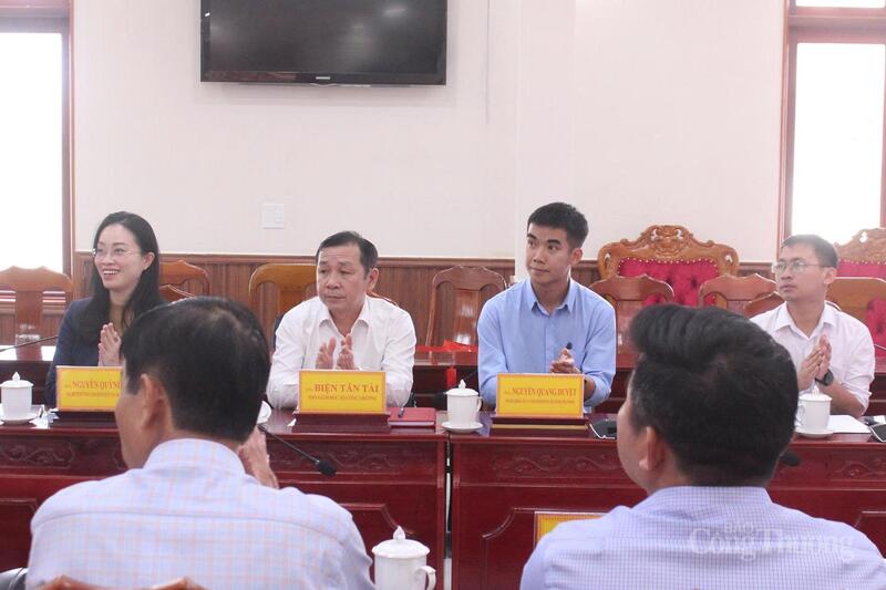 Các đại biểu tham dự Hội nghị "Dân vận khéo" tại xã Đạ Tẻh.