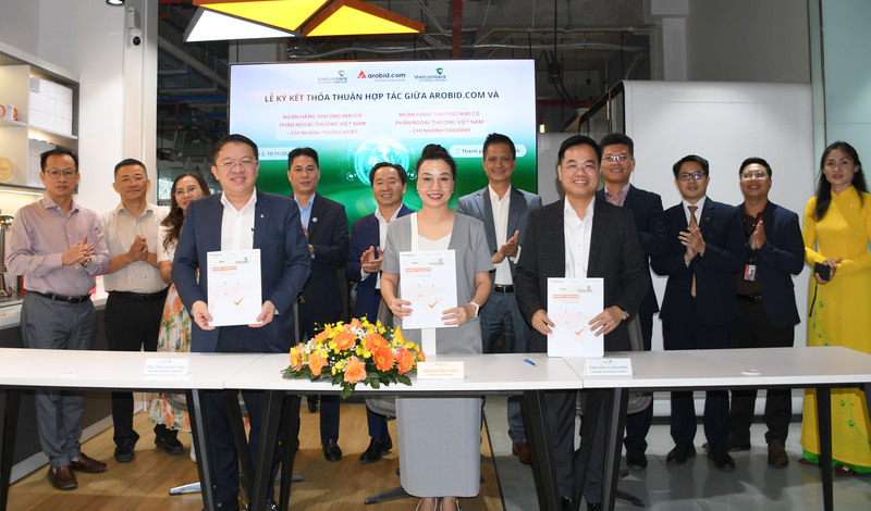 Ký kết hợp tác chiến lược giữa Arobid và Vietcombank Chí nhánh Thống Nhất - Chi nhánh  Tân Bình. Ảnh: Minh Khuê.