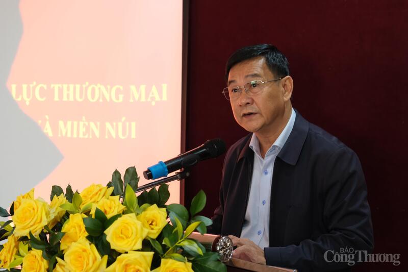 Đồng chí Võ Công Tuấn, Phó Giám đốc Sở Công Thương tỉnh Lâm Đồng phát biểu tại Lễ khai giảng. Ảnh: Lê Sơn