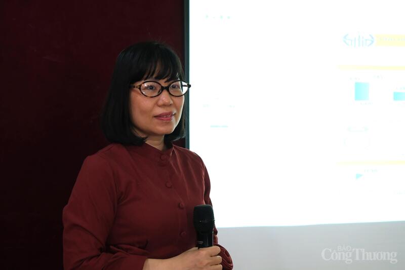 Các chuyên đề được giảng viên Đào Thị Minh Phượng (Viện Nghiên cứu Chiến lược, Chính sách Công Thương) trực tiếp giảng dạy. Ảnh: Lê Sơn