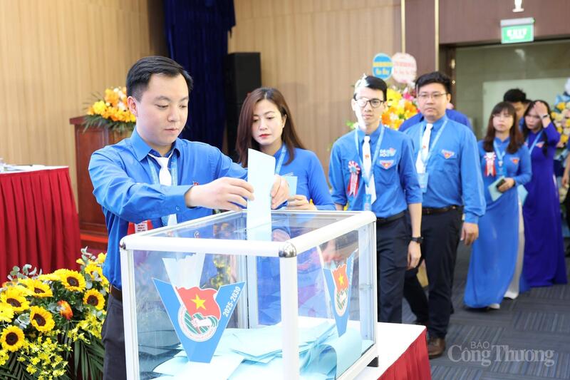 Các đại biểu bỏ phiếu bầu Ban Chấp hành Đoàn Thanh niên Bộ Công Thương khóa V, nhiệm kỳ 2025 - 2030.