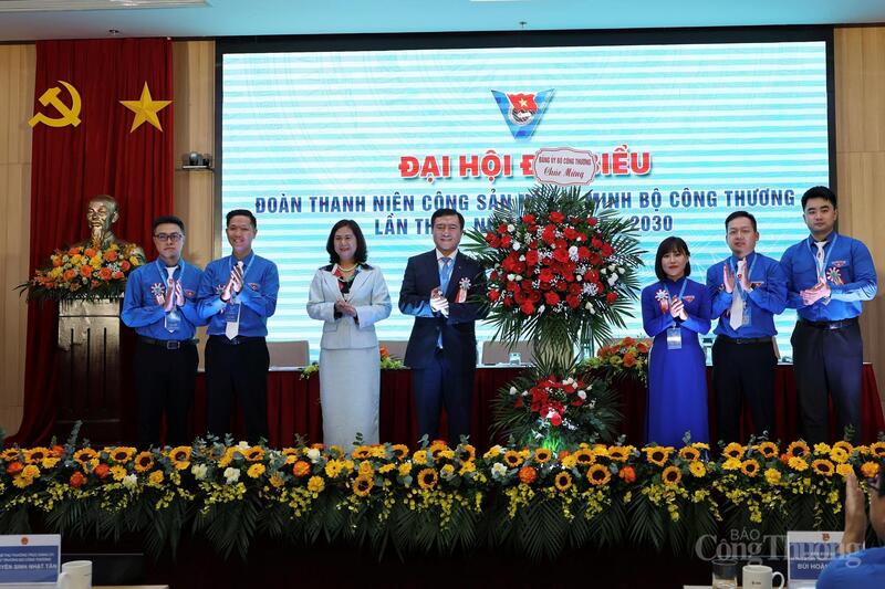 Chùm ảnh: Đại hội đại biểu Đoàn Thanh niên Bộ Công Thương khóa V - 12