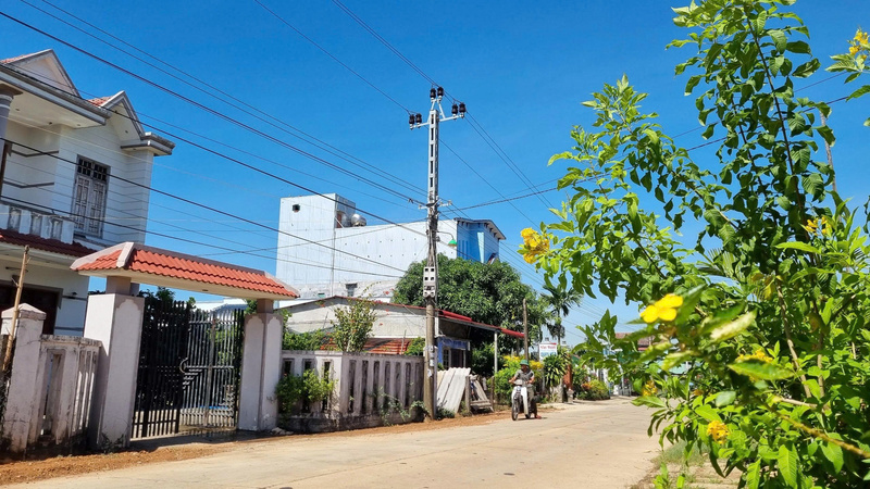 Tỉnh Quảng Ngãi đang tập trung hoàn thiện cơ sở hạ tầng để đáp ứng các tiêu chí của nông thôn mới.