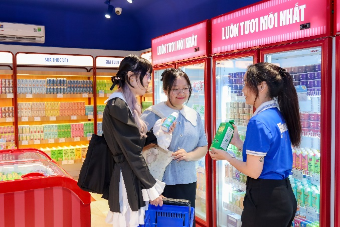 Vinamilk ứng dụng công nghệ tiên tiến cho ra đời các sản phẩm mới, mang đến chất lượng tốt nhất cho người tiêu dùng. Ảnh: Vi Nam