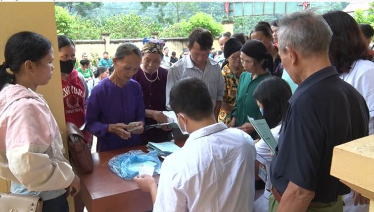 Người dân vùng đồng bào dân tộc thiểu số và miền núi được tiếp cận với các dịch vụ y tế cơ bản. Ảnh: Minh Anh