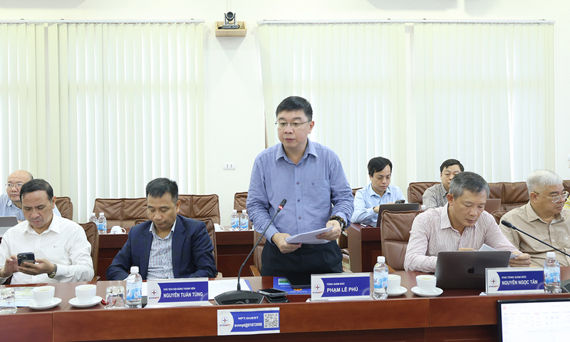 Tổng giám đốc EVNNPT Phạm Lê Phú báo cáo tình hình triển khai các dự án lưới điện
