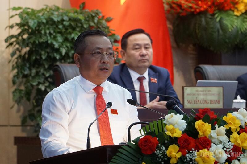 Các đại biểu phát biểu tại kỳ họp.