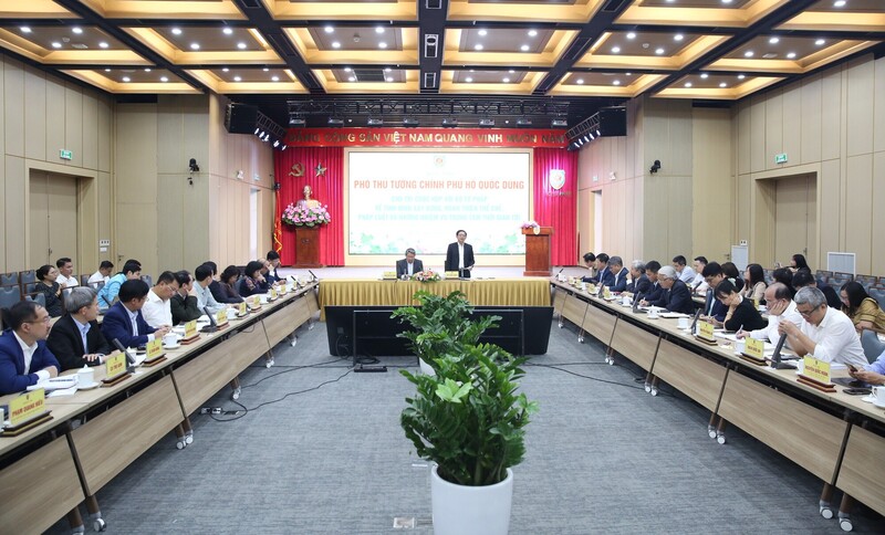 Phó Thủ tướng Chính phủ Hồ Quốc Dũng làm việc với Bộ Tư pháp về tình hình xây dựng, hoàn thiện thể chế, pháp luật và những nhiệm vụ trọng tâm thời gian tới. Ảnh: VGP/Gia Huy