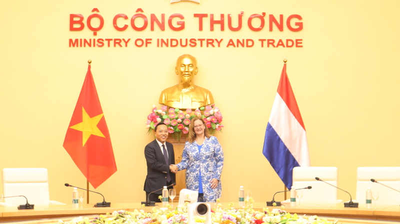 Thứ trưởng Nguyễn Hoàng Long tiếp và làm việc với bà Aukje de Vries, Bộ trưởng Ngoại thương và Hợp tác Phát triển Vương quốc Hà Lan