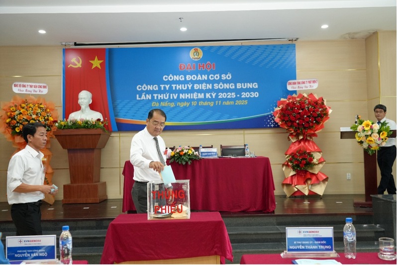 Ông Nguyễn Thành Trung, Bí thư Đảng ủy, Giám đốc Công ty bỏ phiếu bầu Ban Chấp hành Công đoàn nhiệm kỳ 2025–2030 và bầu đại biểu dự Đại hội Công đoàn Tổng Công ty Phát điện 2