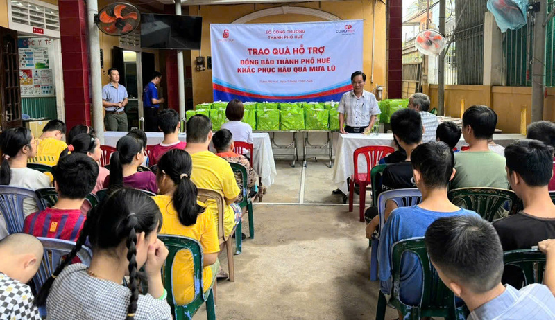 Phó Giám đốc Sở Công Thương thành phố Huế Phan Hùng Sơn phát biểu tại chương trình. Ảnh: Nguyễn Tuấn