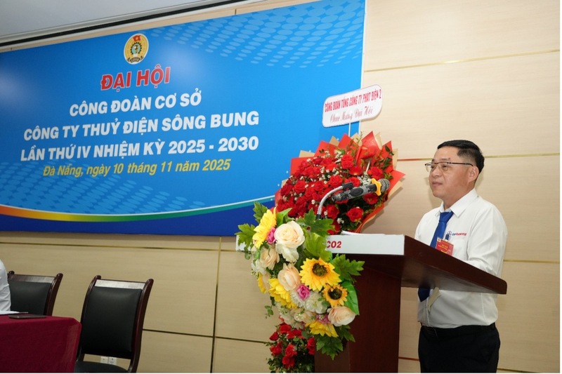 Ông Trần Hữu Truyền, Phó Chủ tịch Công đoàn nhiệm kỳ 2022–2027, thay mặt Ban Chấp hành trình bày Dự thảo Báo cáo tổng kết nhiệm kỳ 2022–2027 và phương hướng, nhiệm vụ Công đoàn Công ty nhiệm kỳ 2025–2030